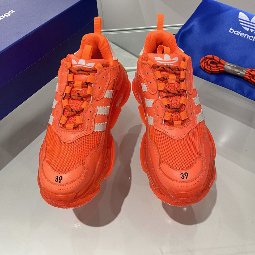 Collaboration Couple's Style Shoe